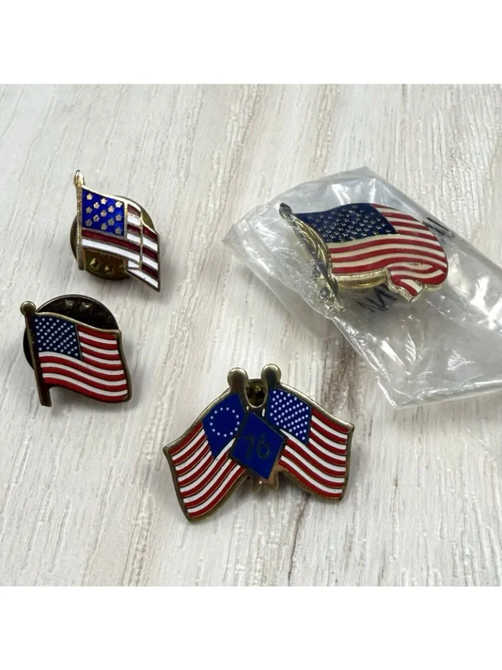 Lot 4 American Flag Lapel Pins Pinbacks Bicentennial Spirit of 76 Patriotic EUC